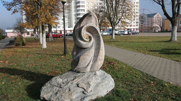 Городская скульптура в Светлогорске лишилась гранитной жемчужины - Sputnik Беларусь