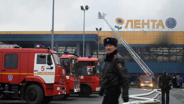 Пожар в ТЦ Лента в Санкт-Петербурге - Sputnik Беларусь