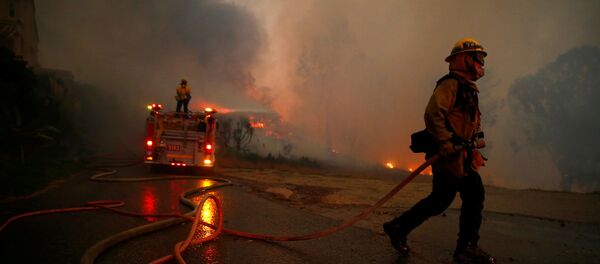 Лесной пожар в Калифорнии Лесной пожар в Калифорнии - Sputnik Беларусь