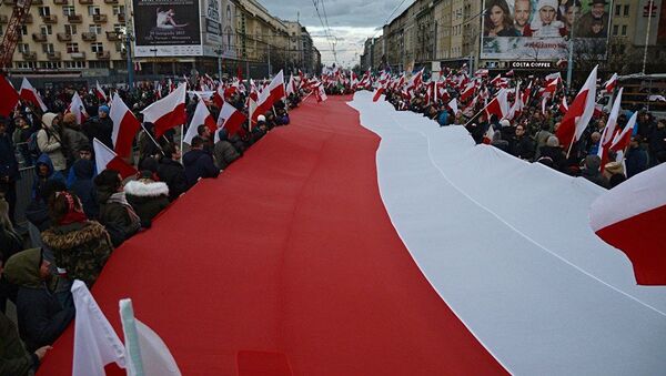 Государственный флаг Польши на улицах Варшавы - Sputnik Беларусь