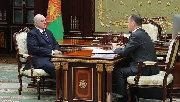 Александр Лукашенко принял с докладом главу Госвоенпрома Романа Головченко - Sputnik Беларусь