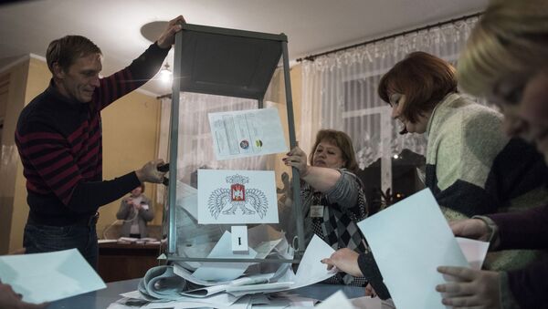 Подсчет голосов на выборах в самопровозглашенной ДНР - Sputnik Беларусь