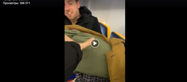 Видеолайфхак: англичанин показал, как обойти ограничения Ryanair - Sputnik Беларусь