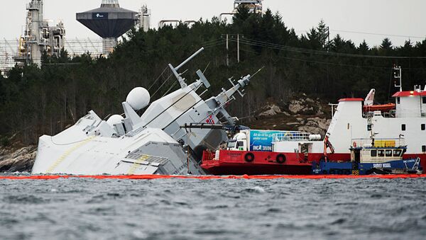 Последствия столкновения фрегата Helge Ingstad с танкером - Sputnik Беларусь