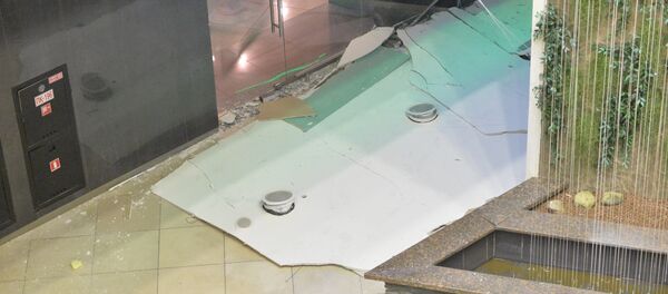 Упавший в ТЦ потолок - Sputnik Беларусь