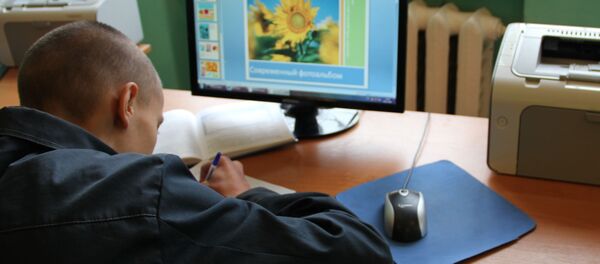 Занятия, уроки, оценки - все как в обычной школе. Только компьютеры не подключены к интернету Занятия, уроки, оценки - все как в обычной школе. Только компьютеры не подключены к интернету - Sputnik Беларусь