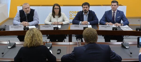 Участники круглого стола по виртуальному мошенничеству в пресс-центре Sputnik Участники круглого стола по виртуальному мошенничеству в пресс-центре Sputnik - Sputnik Беларусь