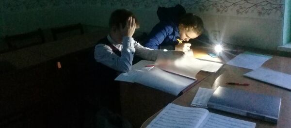 Занятия в школе с фонариками - Sputnik Беларусь