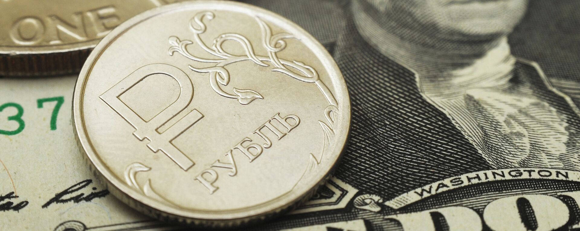 Долар ЗША і расійскі рубель Долар ЗША і расійскі рубель - Sputnik Беларусь, 1920, 23.10.2024