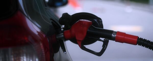 Заправка автомобиля, архивное фото - Sputnik Беларусь
