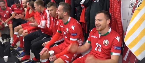 Без адзінага гола за пяць матчаў: эмоцыі з распранальні зборнай Беларусі Без адзінага гола за пяць матчаў: эмоцыі з распранальні зборнай Беларусі - Sputnik Беларусь