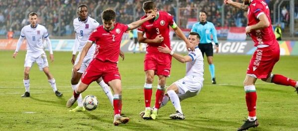 Момент матча между сборными Беларуси и Люксембурга - Sputnik Беларусь