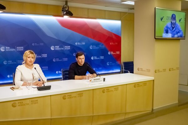 Илья Авербух и Максим Маринин в ходе видеомоста - Sputnik Беларусь