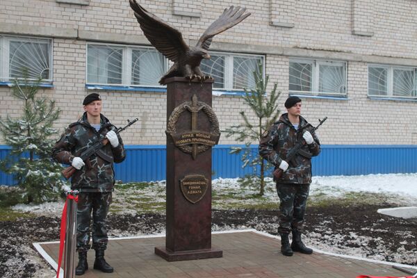 Памятный знак к 30-летию ОМОНа установили в Витебске Памятный знак к 30-летию ОМОНа установили в Витебске - Sputnik Беларусь