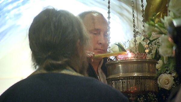 Путин посетил Псково-Печерский монастырь и принял участие в церковных обрядах - Sputnik Беларусь