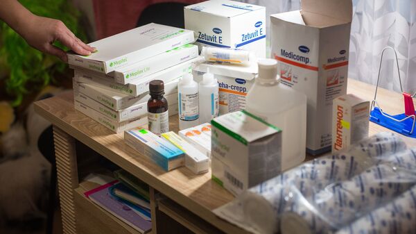 Далеко не все лекарства подходят для хрупкой кожи - часть медикаментов семье приходится покупать в Польше - Sputnik Беларусь