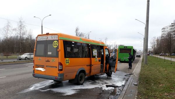 Маршрутное такси столкнулось с автобусом в столичном микрорайоне Кунцевщина  - Sputnik Беларусь
