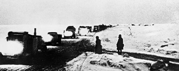 Лядовая траса - Дарога жыцця на Ладажскім возеры 31 снежня 1941 года. Лядовая траса - Дарога жыцця на Ладажскім возеры 31 снежня 1941 года. - Sputnik Беларусь