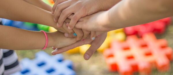 Важно, чтобы школа и дети в ней были готовы принять ребенка с аутизмом, знали, как с ним взаимодействовать - Sputnik Беларусь