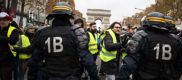 Акция протестов автомобилистов желтые жилеты в Париже  - Sputnik Беларусь