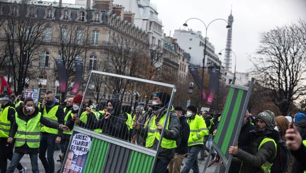 Акция протестов автомобилистов желтые жилеты в Париже  - Sputnik Беларусь