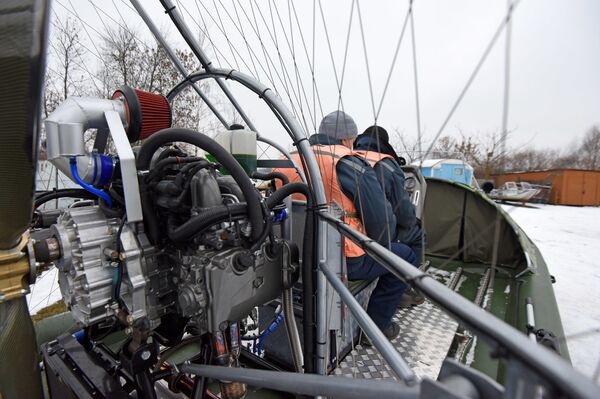 Фотофакт: гомельские спасатели оседлали Пиранью - Sputnik Беларусь