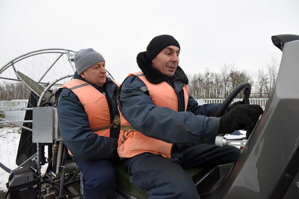 Фотофакт: гомельские спасатели оседлали Пиранью - Sputnik Беларусь