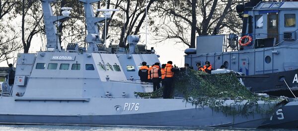 Задержанные украинские корабли доставлены в порт Керчи - Sputnik Беларусь