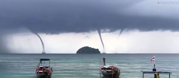 Аномальные смерчи в Таиланде попали на видео - Sputnik Беларусь