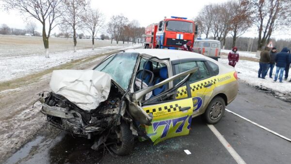 Таксист погиб в столкновении Renault и Fiat под Смолевичами - Sputnik Беларусь