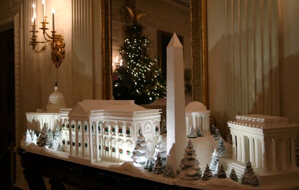 Пряничные декорации в Белом доме в Вашингтоне  - Sputnik Беларусь