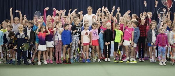 Першая ракетка Беларусі Сабаленка правяла майстар-клас у Мінску Першая ракетка Беларусі Сабаленка правяла майстар-клас у Мінску - Sputnik Беларусь