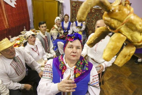 У вёсцы Скірмантава замест хлеба быў кот з хвастом-каўбасой.  - Sputnik Беларусь