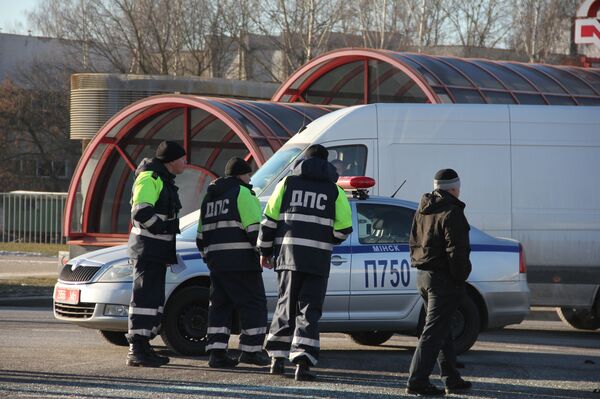 Фотофакт: в центре Минска перевернулись легковушка и ГАЗель - Sputnik Беларусь