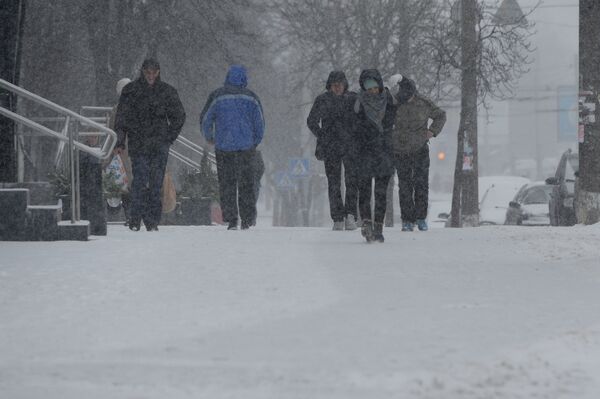 Снежный фотофакт: первый день зимы в Минске - Sputnik Беларусь