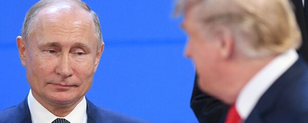 Президент РФ Владимир Путин и президент США Дональд Трамп перед совместным фотографированием глав делегаций - участников Группы двадцати - Sputnik Беларусь