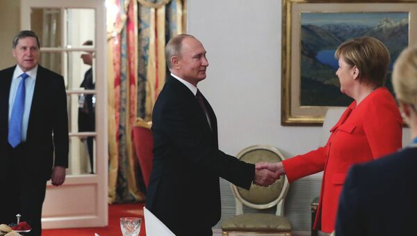 Президент РФ Владимир Путин и канцлер Федеративной Республики Германии Ангела Меркель во время встречи на полях саммита - Sputnik Беларусь