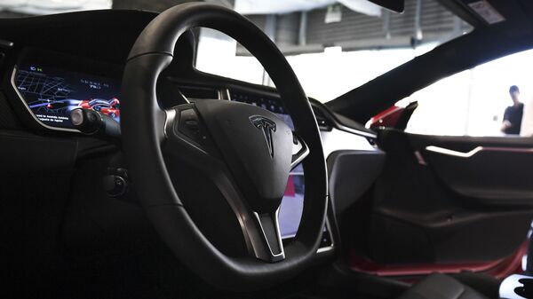 В салоне электрокара Tesla Model S  - Sputnik Беларусь