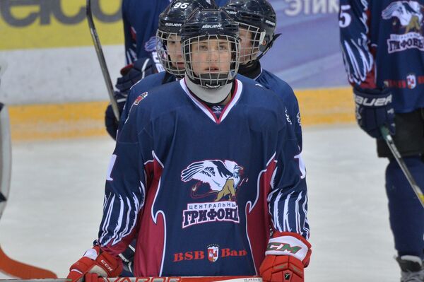 Золотая шайба: гендиректор Динамо-Минск тренирует команду сына президента - Sputnik Беларусь