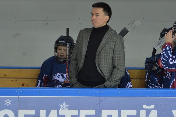 Золотая шайба: гендиректор Динамо-Минск тренирует команду сына президента - Sputnik Беларусь