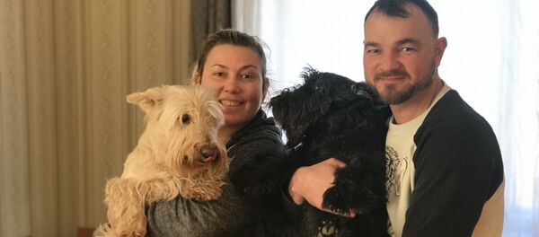 Булочка и Беня путешествуют с хозяевами по гастролям Булочка и Беня путешествуют с хозяевами по гастролям - Sputnik Беларусь