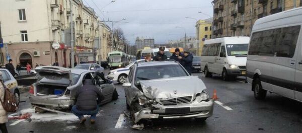 Четыре машины столкнулись в Минске на улице Московской - Sputnik Беларусь