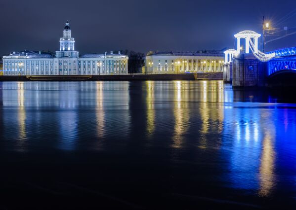 Новогодняя иллюминация Дворцового моста. - Sputnik Беларусь