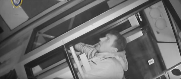 Мужчина украл деньги водителя троллейбуса, не зная, что попадет на YouTube - Sputnik Беларусь