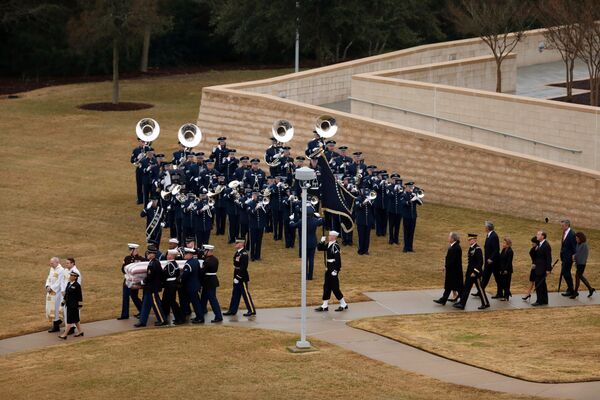 Экс-президента США Буша-старшего похоронили на территории библиотеки - Sputnik Беларусь