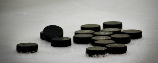 Хоккейные шайбы, архивное фото - Sputnik Беларусь