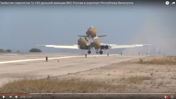 Резонансный полет: видео приземления российских Ту-160 в Венесуэле - Sputnik Беларусь