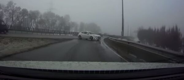 Дама по встречке на въезд МКАД Минск - Sputnik Беларусь