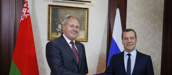 Старшыня ўрада Расіі Дзмітрый Мядзведзеў і прэм'ер-міністр Рэспублікі Беларусь Сяргей Румас Старшыня ўрада Расіі Дзмітрый Мядзведзеў і прэм'ер-міністр Рэспублікі Беларусь Сяргей Румас - Sputnik Беларусь