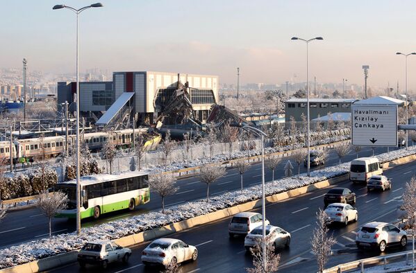 Сошедший с рельс скоростной поезд в Анкаре, Турция - Sputnik Беларусь